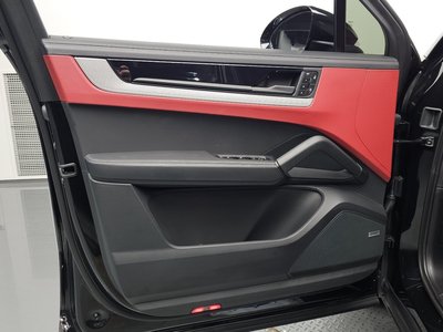 2024 Porsche CAYENNE thumbnail 14