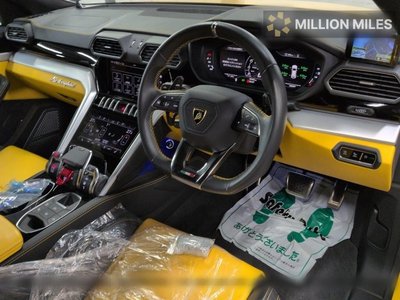 LAMBORGHINI URUS - 3