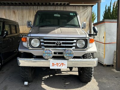TOYOTA LAND CRUISER 70 - 3