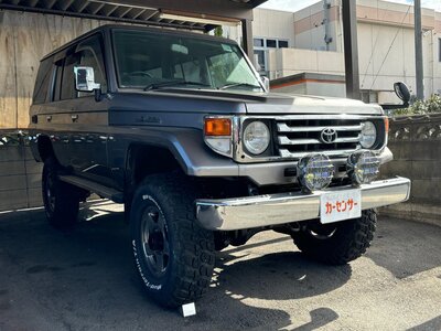 TOYOTA LAND CRUISER 70 - 5