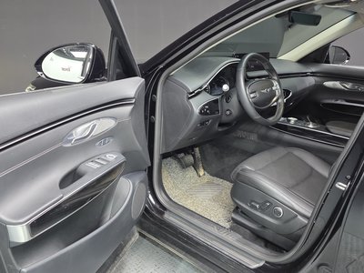 2022 Genesis GV70 thumbnail 13
