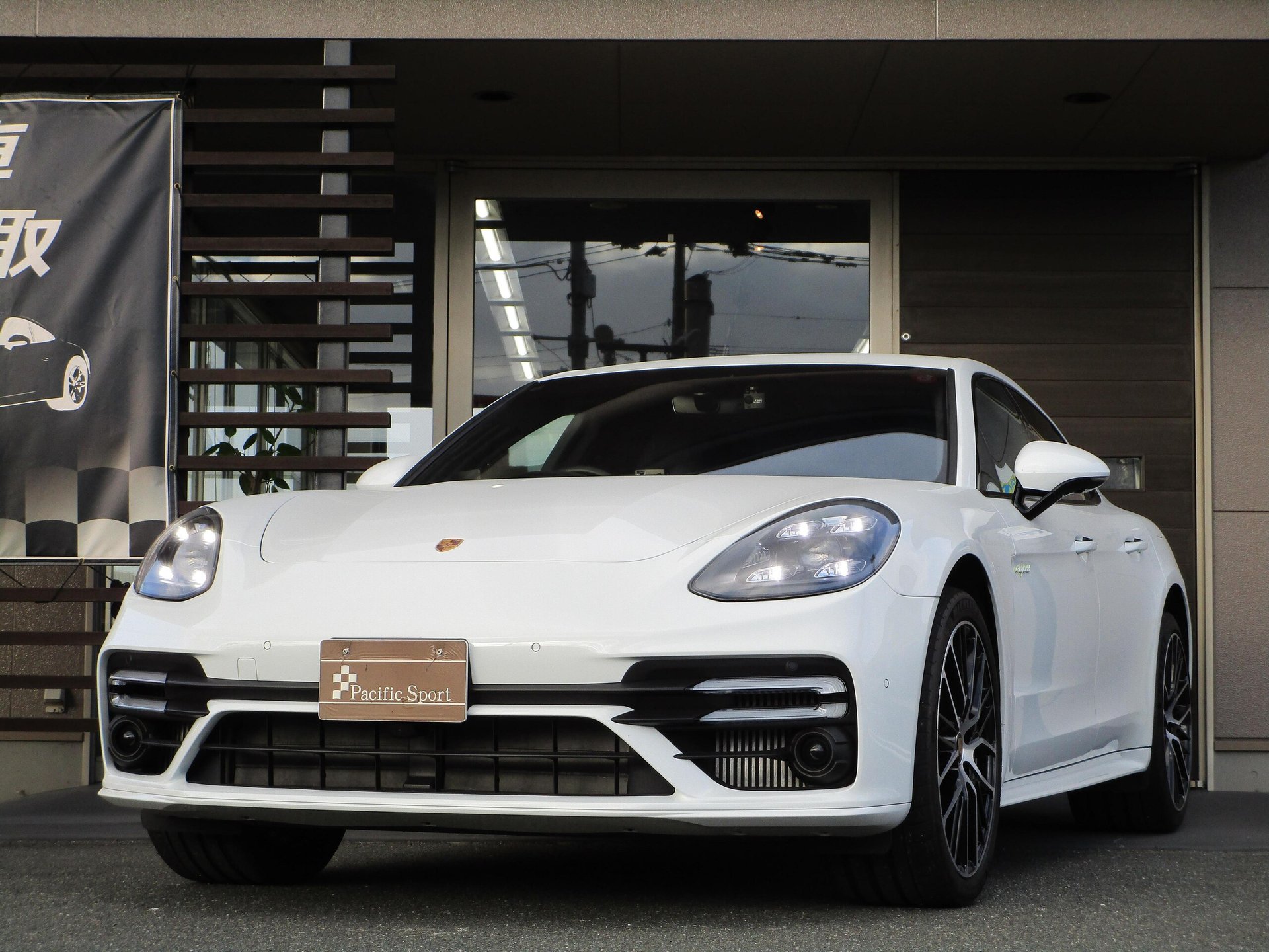 PORSCHE PANAMERA - View 1