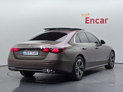 MERCEDES-BENZ E-CLASS - 4