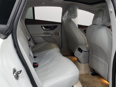 صورة مصغرة 17 لـ 2022 Mercedes-BENZ EQE