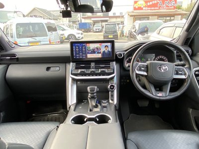 TOYOTA LAND CRUISER 300 - 9
