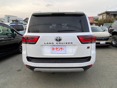 TOYOTA LAND CRUISER 300 - 7