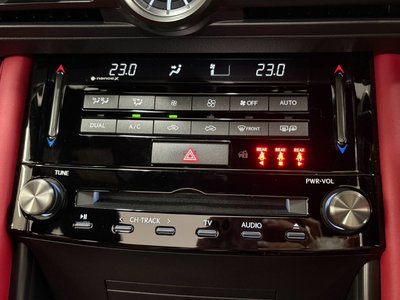 صورة 21 لـ 2025 Lexus IS