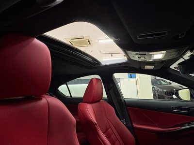 صورة 29 لـ 2025 Lexus IS