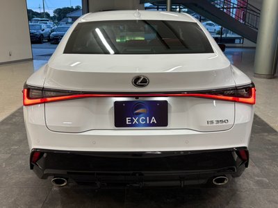 صورة 7 لـ 2025 Lexus IS