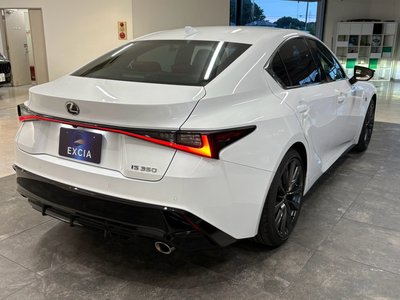 صورة 9 لـ 2025 Lexus IS