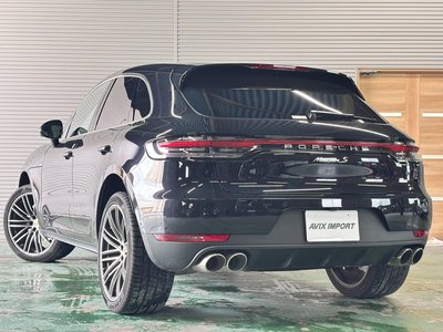 2019 Porsche MACAN photo 2