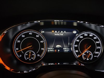 BENTLEY BENTAYGA - 8