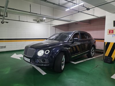 BENTLEY BENTAYGA - 4