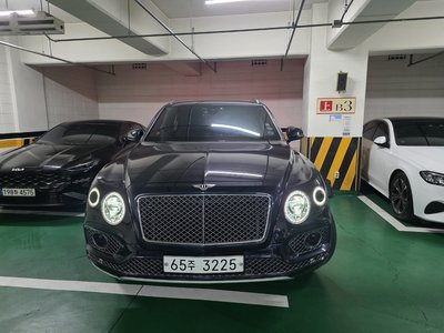 BENTLEY BENTAYGA - 1