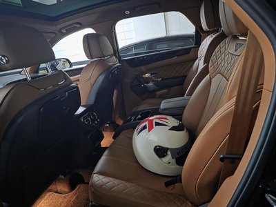BENTLEY BENTAYGA - 7