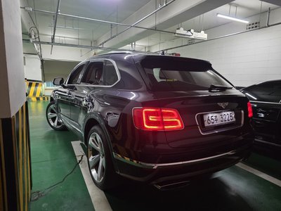 BENTLEY BENTAYGA - 3