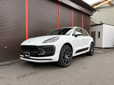 PORSCHE MACAN - 2