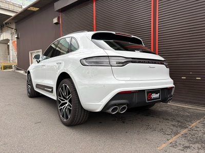 PORSCHE MACAN - 4
