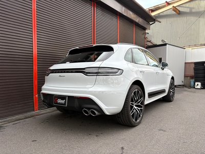 PORSCHE MACAN - 8
