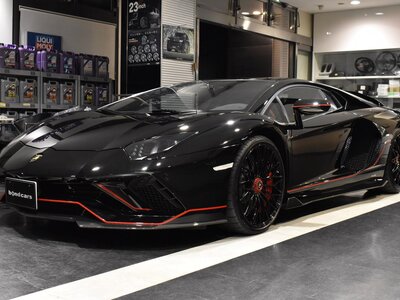 LAMBORGHINI AVENTADOR