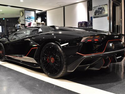 LAMBORGHINI AVENTADOR - 4