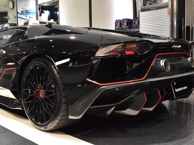 LAMBORGHINI AVENTADOR - 8