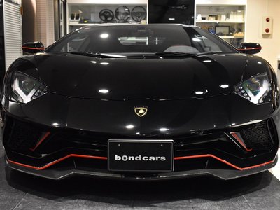 LAMBORGHINI AVENTADOR - 5