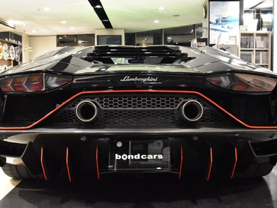 LAMBORGHINI AVENTADOR - 10