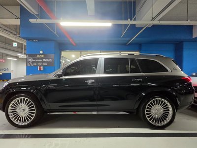 MERCEDES-BENZ GLS - 10