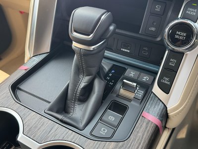 2025 Toyota LAND CRUISER 300 — миниатюра 62