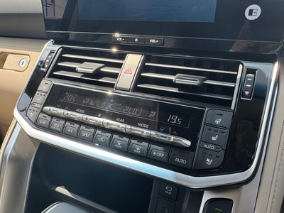 2025 Toyota LAND CRUISER 300 — миниатюра 57