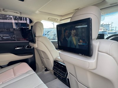 2025 Toyota LAND CRUISER 300 — фото 3