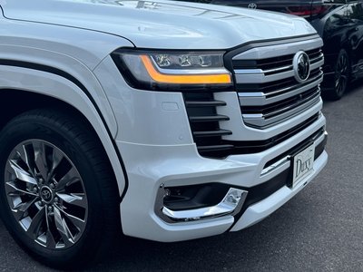 2025 Toyota LAND CRUISER 300 — миниатюра 18