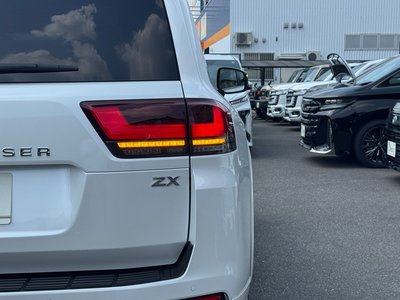 2025 Toyota LAND CRUISER 300 — миниатюра 26