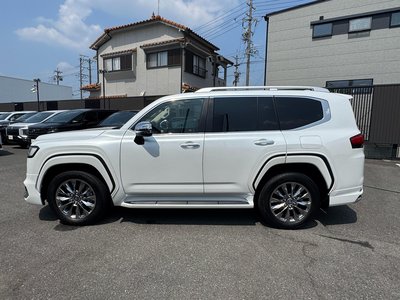 2025 Toyota LAND CRUISER 300 — фото 9