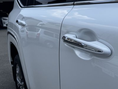 2025 Toyota LAND CRUISER 300 — миниатюра 24