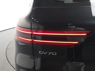 صورة 10 لـ 2024 Genesis GV70