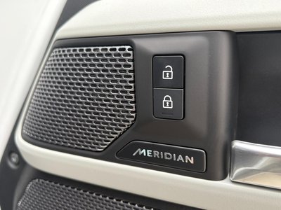 LAND ROVER DEFENDER - 7