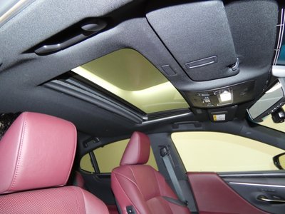 صورة مصغرة 48 لـ 2024 Lexus ES