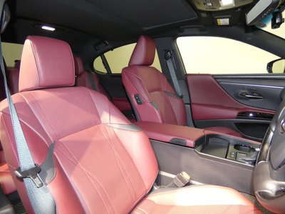 صورة مصغرة 43 لـ 2024 Lexus ES