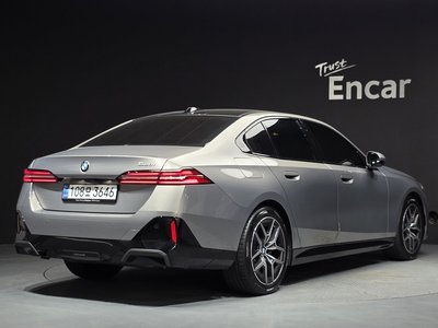2026 BMW 5 SERIES — фото 3