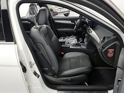 صورة 10 لـ 2014 Mercedes-BENZ C-CLASS