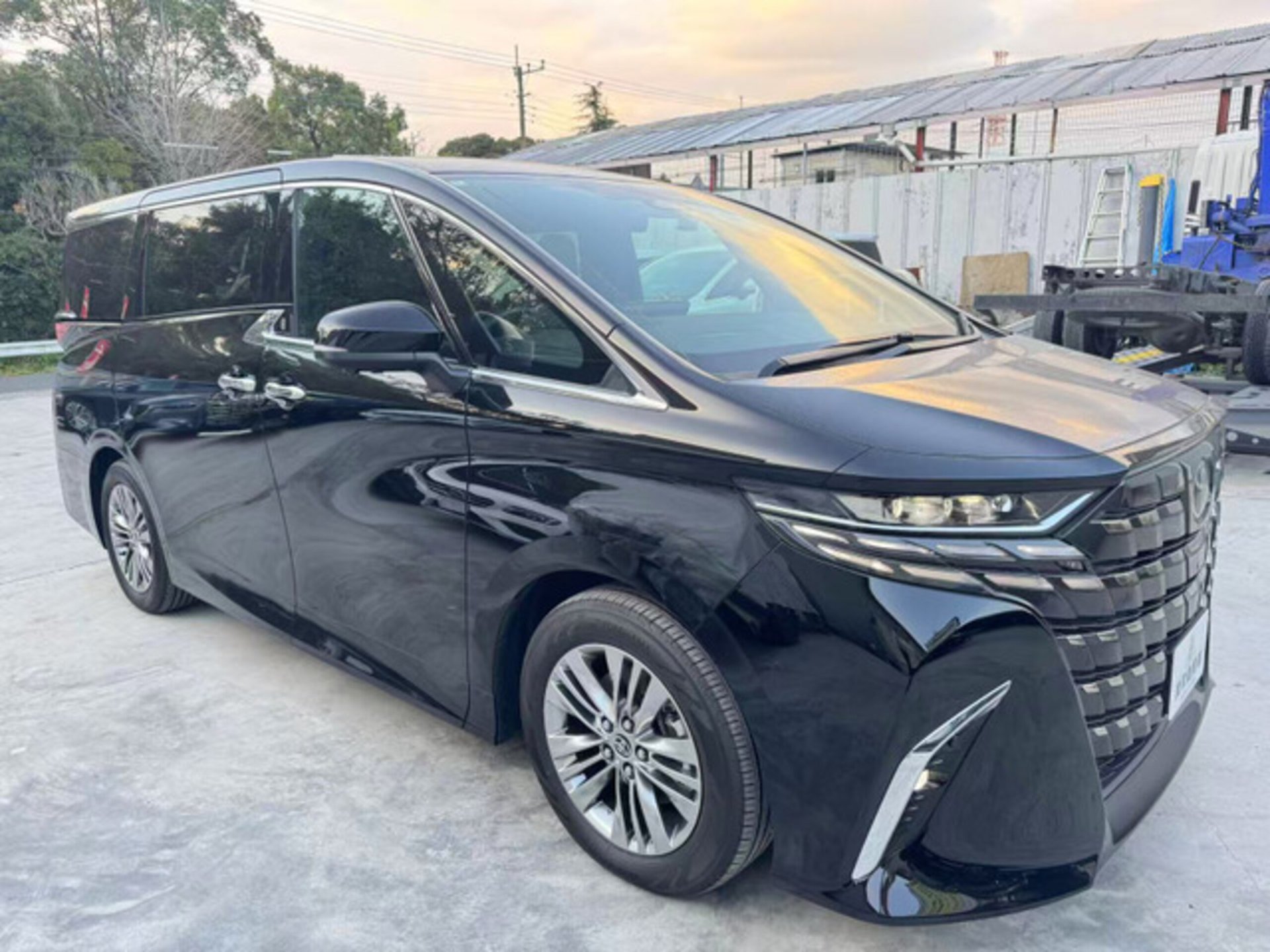 TOYOTA ALPHARD - View 1