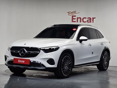 2024 Mercedes-BENZ GLC photo 1