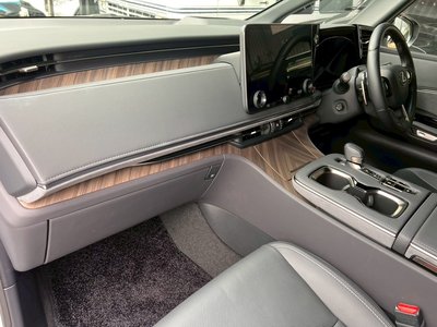 صورة مصغرة 44 لـ 2025 Lexus LM