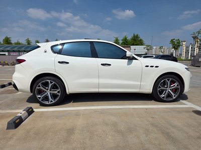 صورة 10 لـ 2019 Maserati LEVANTE