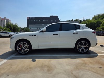 صورة 2 لـ 2019 Maserati LEVANTE