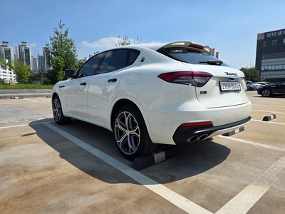 صورة 3 لـ 2019 Maserati LEVANTE
