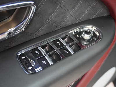 2021 Bentley BENTAYGA thumbnail 48