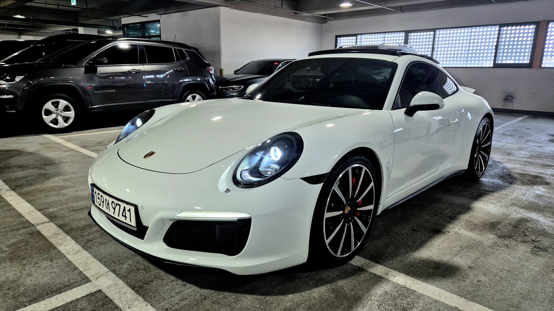 PORSCHE 911 - View 1